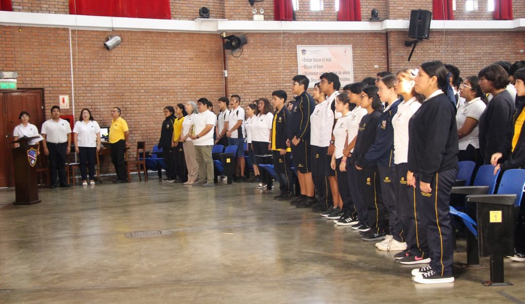 Estudiantes de 5to. B de secundaria presentan ceremonia cívica sobre “La hora del planeta”