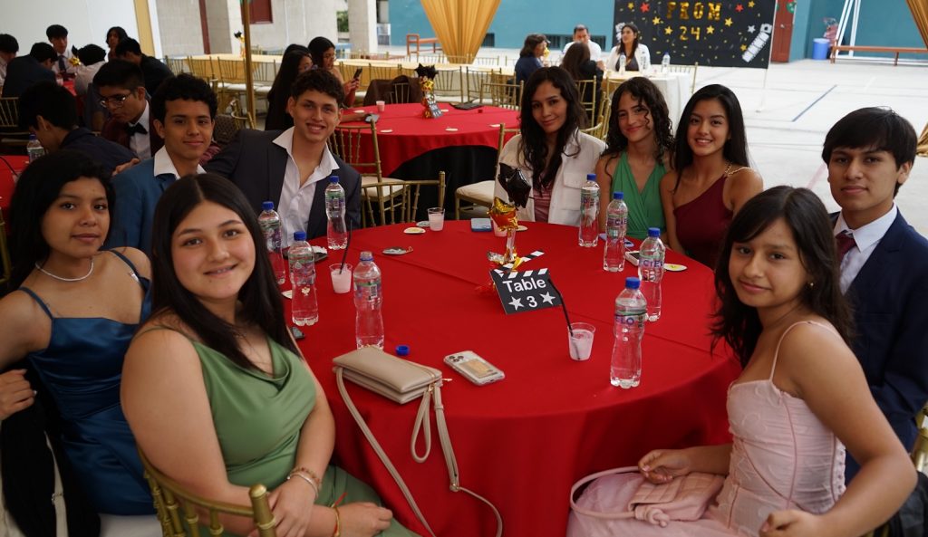 Junior Senior Tea 2024: Una emotiva despedida de los alumnos de 4to. a los de 5to. de secundaria