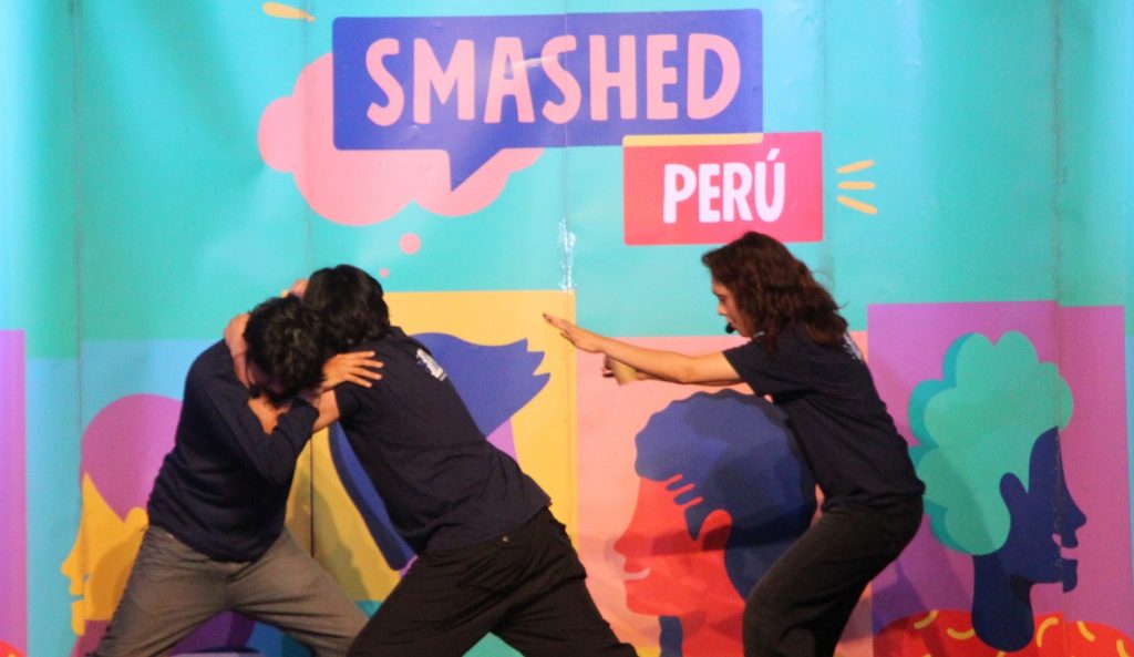 Adolescentes de secundaria frente al espejo: Reflexiones sobre decisiones responsables con Smashed Live
