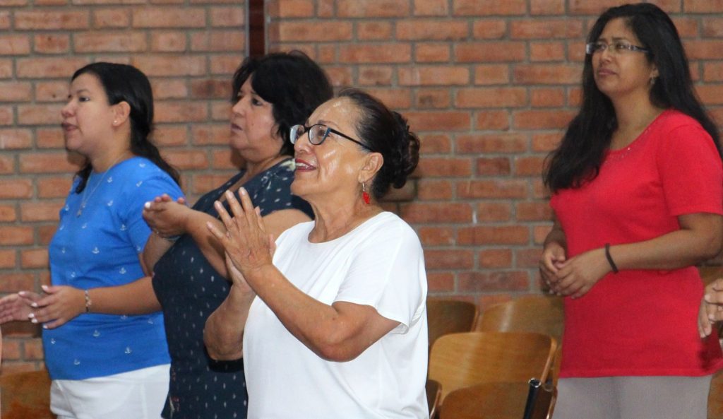 Familia América participa en culto de acción de gracias por el inicio del año escolar 2025