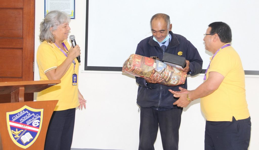 Personal del Colegio participa en emotiva despedida al Sr. Antonio Méndez