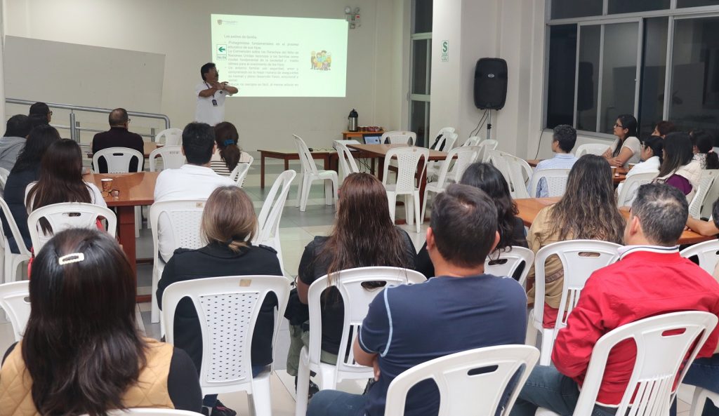 Fortaleciendo vínculos: Colegio América realiza talleres formativos para padres de todos los niveles educativos