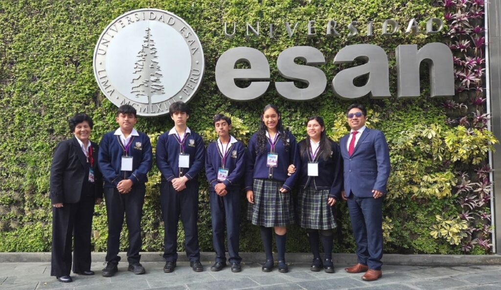 Éxito y compromiso en debate : Destacada participación de nuestros estudiantes en torneos modelo WSDC 2025