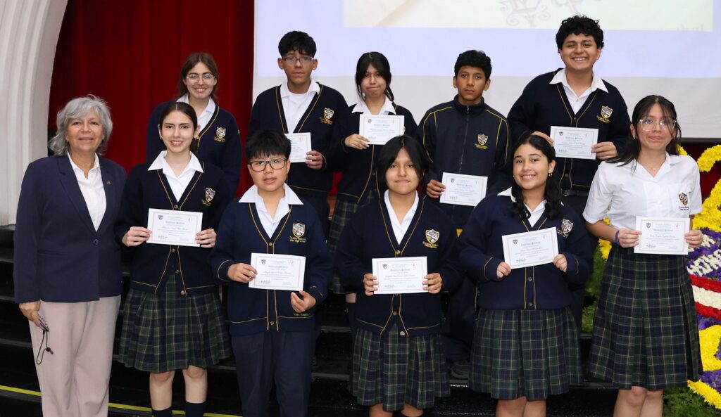 Ceremonias de Clausura marcan el cierre del Año Escolar 2025